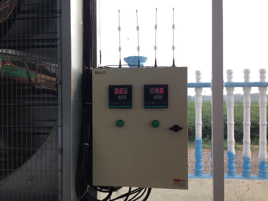 排風及水簾電控箱,上面是智能控制器的ZIGBEE天線。實現本地控制與遠程控制相結合。